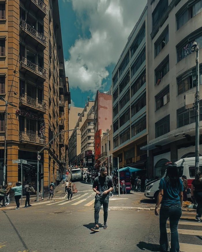 Walking Rua 25 de Março in São Paulo